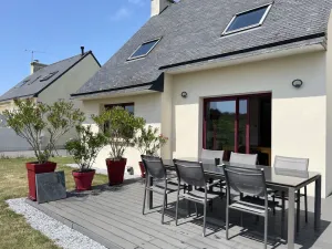 Image of Cozy Countryside House in Locoal-Mendon: 3 Bedrooms, Garden, Near Ria d'Etel and Beaches