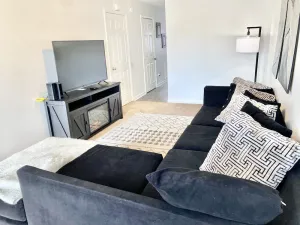 Image of Legacy Pad! Spacious 2 bed townhome with modern vibes