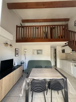 Image of Comfortable villa, garden, parking in quiet residence 800m from the beach