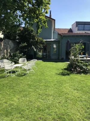 Image of Swimming pool and countryside just a stone's throw from Paris