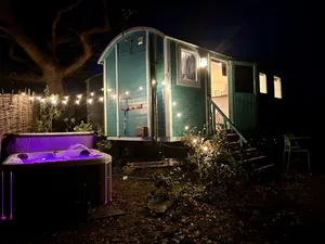 Image of Heartsease - luxury Shepherd's Hut, amazing views.