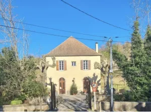 Image of Historical House in Campagne