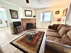 Image of Cute Cozy Home! Great Location ONE Block From Mercy!