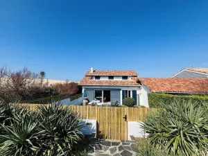 Image of Part of the ground floor of a house close to beach