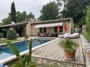 Image of stone house in the luberon, swimming pool at the foot of the village