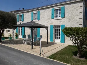 Image of Ideal for visiting the marsh and relaxing with swimming pool, rowing boat, bicycles, park.