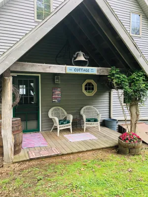Image of Charming cottage on quiet lake
