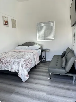 Image of Tiny house, private with Free parking.