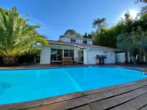 Image of Vacation home with pool, ideal for teleworking, 5 min from the beach