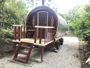Image of Charming Irish Roulotte with Jacuzzi 10 min from Cannes
