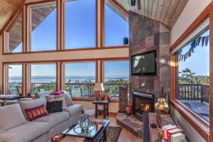 Image of Gorgeous 4-Bedroom Island Retreat With Island\/ Water Views; Sleeps 12
