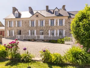 Image of Luxurious Normandy Retreat: 8 BR, Sauna, Swedish Bath, Pet-Friendly, Perfect for Gatherings!