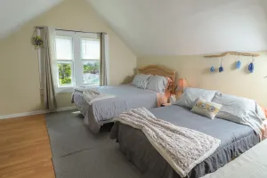 Image of 2 Bedroom Sleeps 6. 1 blocks from Pier Village