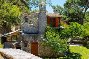 Image of Traditional villa with pool in the hillsides, Saint-Tropez