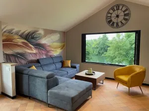 Image of Chalet cosy à La Flèche avec terrasse et vue rivière - FR-1-410-424