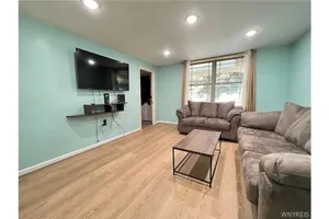 Image of lovely 3 bedroom queen size bed