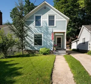 Image of Lucky Chuck's cottage in the heart of Grand Haven