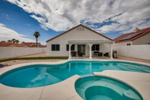 Image of Luxurious House With A Pool, Spa, and Patio, Sleeps 6 Comfortably
