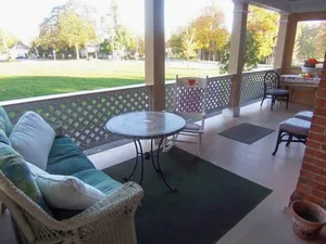 Image of Sleeps 20! DOWNTOWN LAKE GENEVA Fully Licensed 4 Bedrm House & 2 Bedrm Cottage