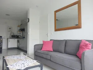 Image of Stylish 2-Room Apartment with Balcony, Parking & Wi-Fi near Sarzeau Centre