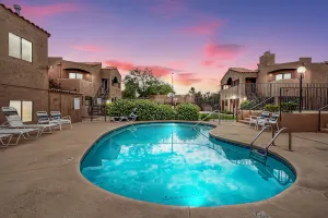 Image of Comfy 1BD Condo near UofA & UMC w\/Pool, Parking, Low Summer Rates! 🌞