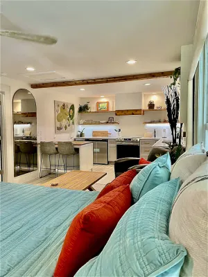Image of The Poe - Stylish Studio in downtown High Springs