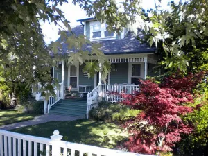 Image of Railroad District, steps to downtown, everything you need to enjoy Ashland!
