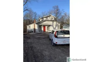 Image of Cozy 2 Bed 1 Bath Cottage in Riverview