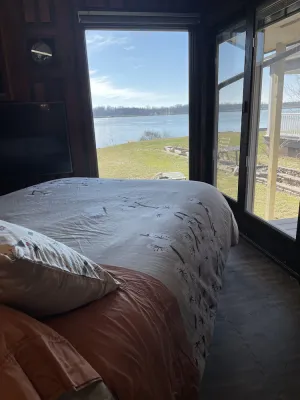 Image of Romantic New Renovated Suite On Niagara River