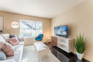 Image of Charming 2BR king beds suite next to Downtown