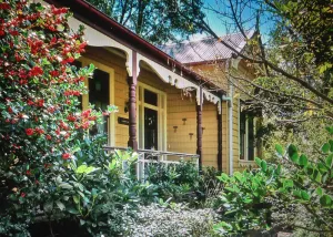 Image of Burnie Brae circa 1908 - Netflix, Wifi, Air Con, Quiet Area, with 2 X Queen Beds