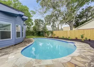 Image of Cheerful 3 bedrooms house with a pool -1 mn from Nasa - 5 -6  PEOPLE MAX