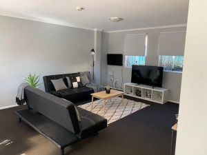 Image of Cozy 3BR Townhouse in Liverpool CBD with parking