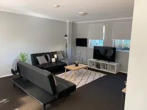 Image of Cozy 3BR Townhouse in Liverpool CBD with parking