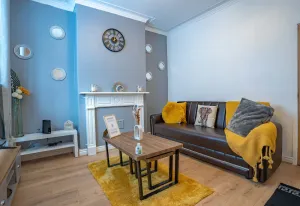 Image of 5 minutes from so many amenities, luxurious, newly refurbed, entire modern house