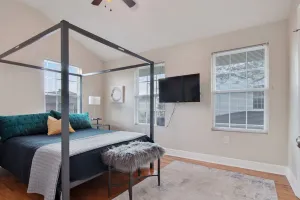 Image of The Lair Uptown Tulane Hip Freret Area Brand New 1\/2 mi to St Charles streetcar