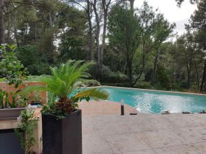 Image of CASSIS 18KM MAS OASIS VERDURE FABULEUX HAVRE PAIX RARE PISCINE JETS DÉCOR ZEN