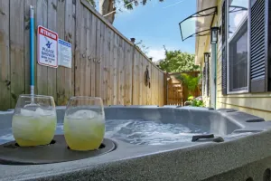 Image of Carriage House W\/ Hot Tub! Near Starland Yard