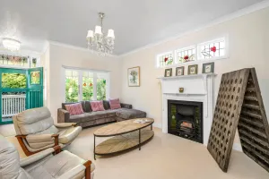 Image of Willow Tree Cottage. Bright, Airy & Jazzy.