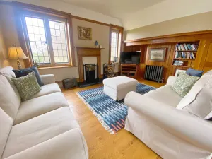 Image of 3 Bed Apartment Sleeps 6 Country House in Warwick