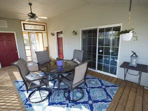Image of 5 miles to Downtown Asheville. Guest Suite. Charming. Kitchenette, Washer dryer.