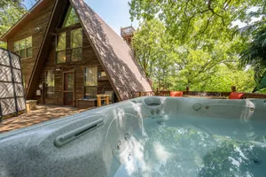 Image of Relaxing Lake Texoma Cabin with Hot Tub