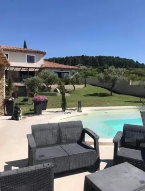 Image of Spacious VILLA 286 m2 overlooking the Sainte Victoire, garden, swimming pool.
