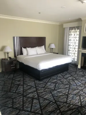 Image of Niagara Crossing Hotel and Spa King Room