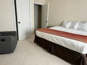 Image of 3 Bedroom with Jacuzzi and daily breakfast!