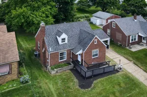 Image of Home of Champions: HOF Village Comfort