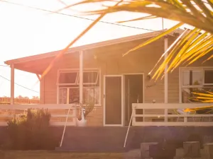 Image of Pebbleton, Retro Riverside Cottage, Tamar Valley