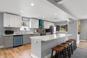 Image of 3300 SQ★Spacious Kitchen&2 Living rooms ★6Bed rooms with 12Beds★5 Big Screen TVs