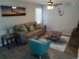 Image of Quiet and Cozy Cottage -10 minutes from the beach!
