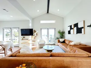 Image of Bright 4 Bedroom Mountain View Home By Arts Plaza